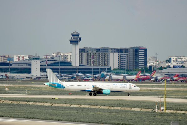 Discover the Top Historic UK Market Towns for Unforgettable Antique Shopping Adventures